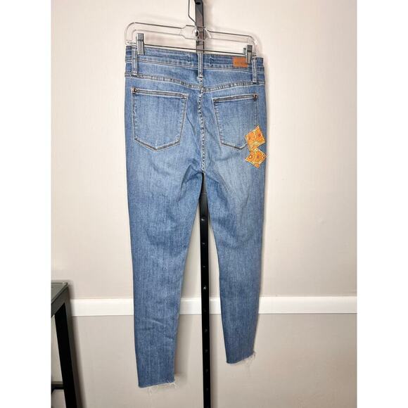 Judy Blue Mid Rise Skinny Jeans Boho Patch 70s Print Denim Stretch Fit Jeans - Picture 6 of 13